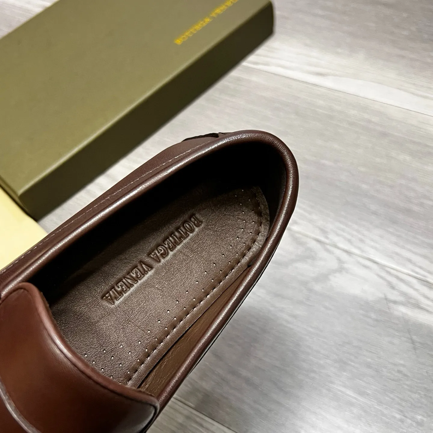 Factory price 480 BV 〰️Purely handmade classic men's beanie shoes👉👉driving shoes, slip-on shoes, made of imported cowhide from Italy, 💕water-dyed cowhide lining, 🔊original outsole, waterproof platform design, comfortable on the feet. Good choice for traveling and driving, single color available, code number: 38-44, (45 can be customized)